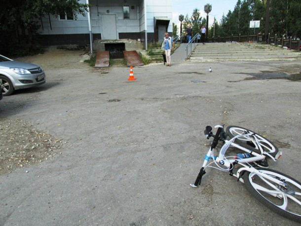 В Коми пожилой лихач отучил велосипедиста ездить по автопарковке (фото)