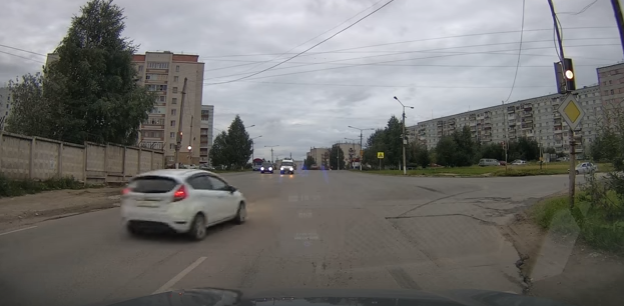 В Коми сняли на видео крутой вираж безбашеного водителя