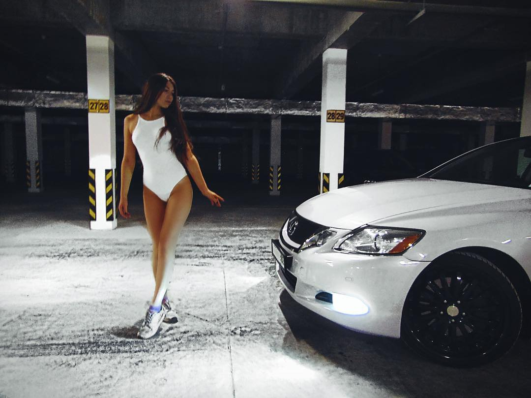 Красивые авто и короткие платья: свежие фото сыктывкарок из Instagram