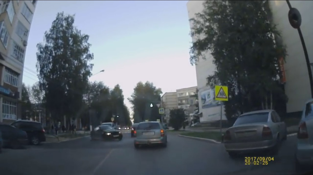 Появилось видео момента массового ДТП в Сыктывкаре, водитель, возможно, был под наркотиками