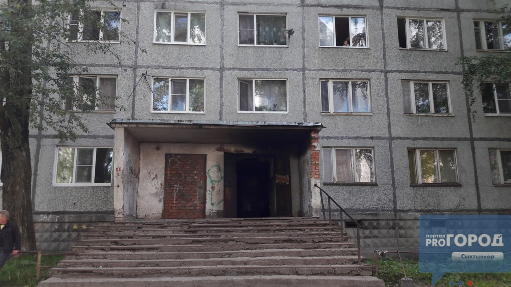 В Сыктывкаре жильцы сгоревшего дома почти месяц живут без света (фото)
