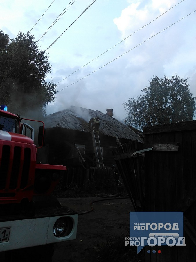 Появились фото с места пожара в Сыктывкаре, в котором сгорел мужчина