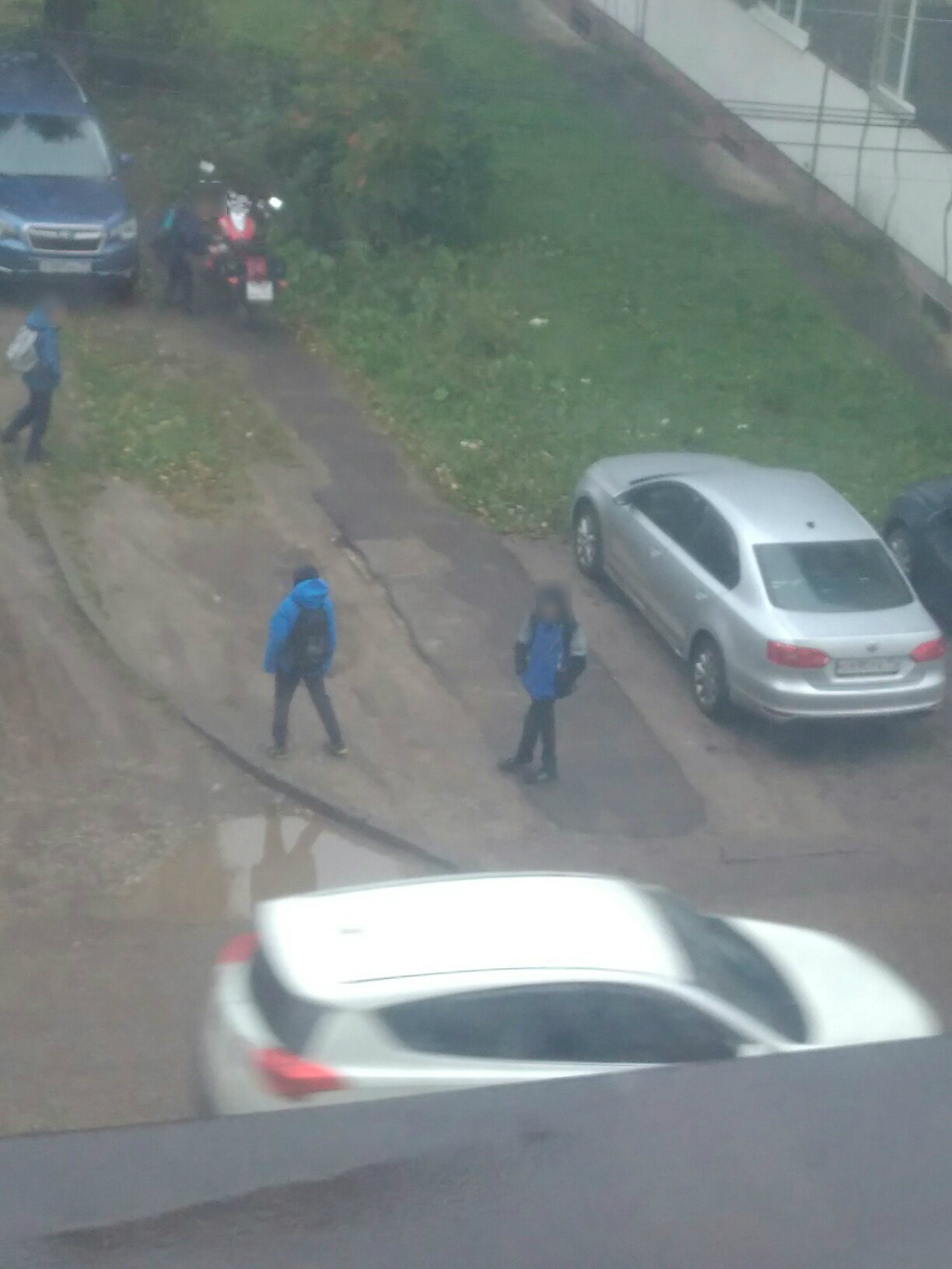 В Сыктывкаре 12-летние школьники слили бензин из байка во дворе (фото)
