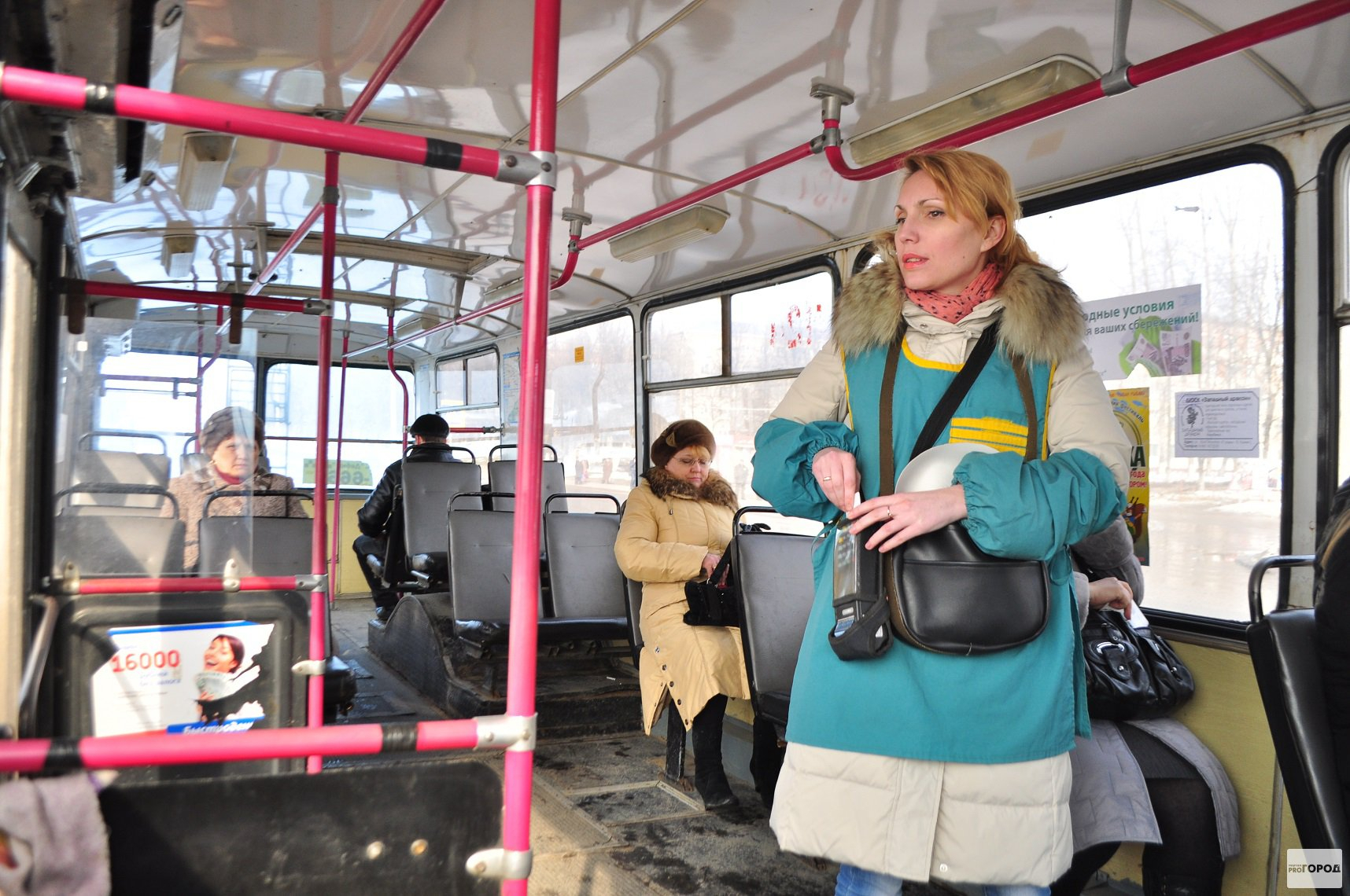 Стало известно, на каких автобусных маршрутах Сыктывкара введут электронные билеты