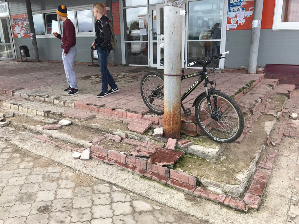 Новый автовокзал в Сыктывкаре разваливается на глазах (фото)