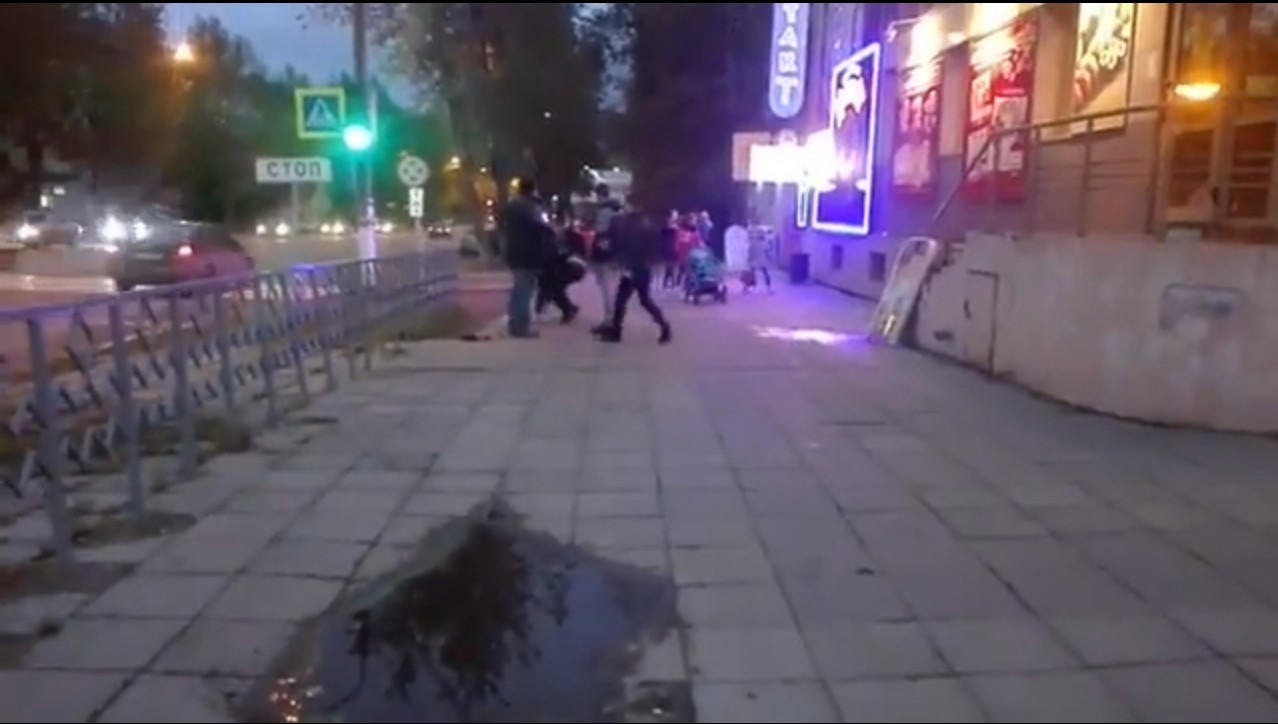 В Сыктывкаре во время драки на «кольце» девушке кинули стеклянной бутылкой в голову (видео)