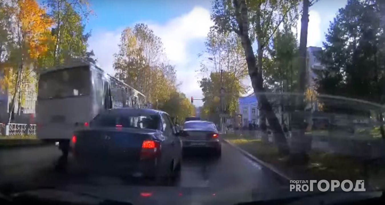 В Сыктывкаре очевидцы сняли на видео, как автобус летел по встречке (видео)