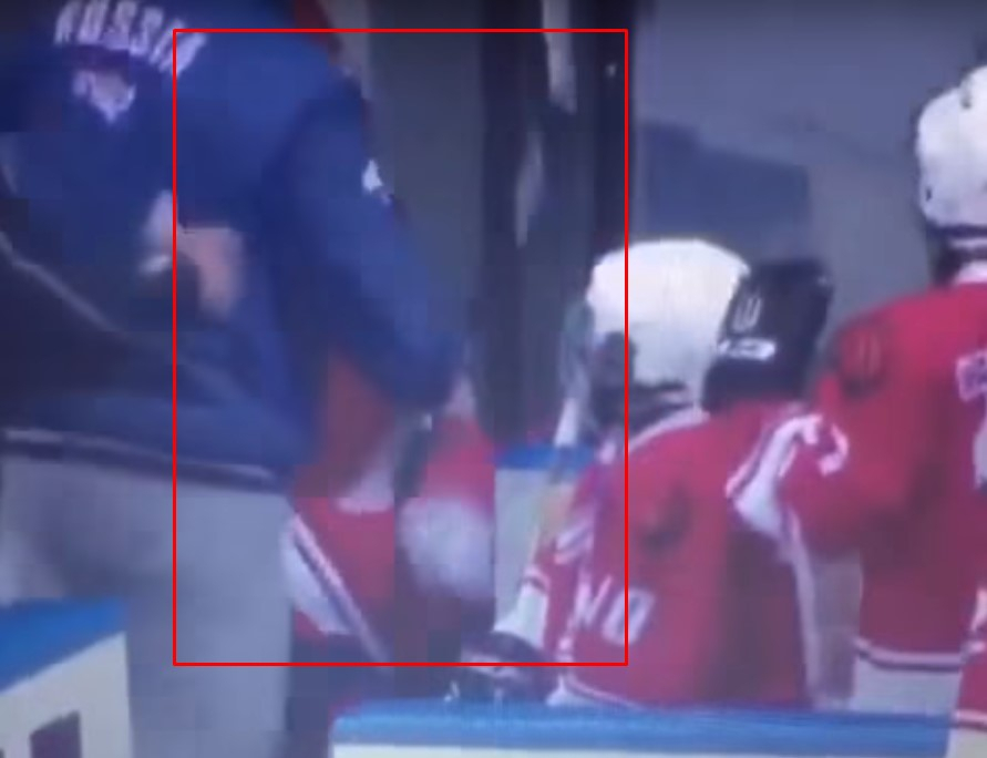 Тренер детской хоккейной команды избил клюшкой подопечного (видео)