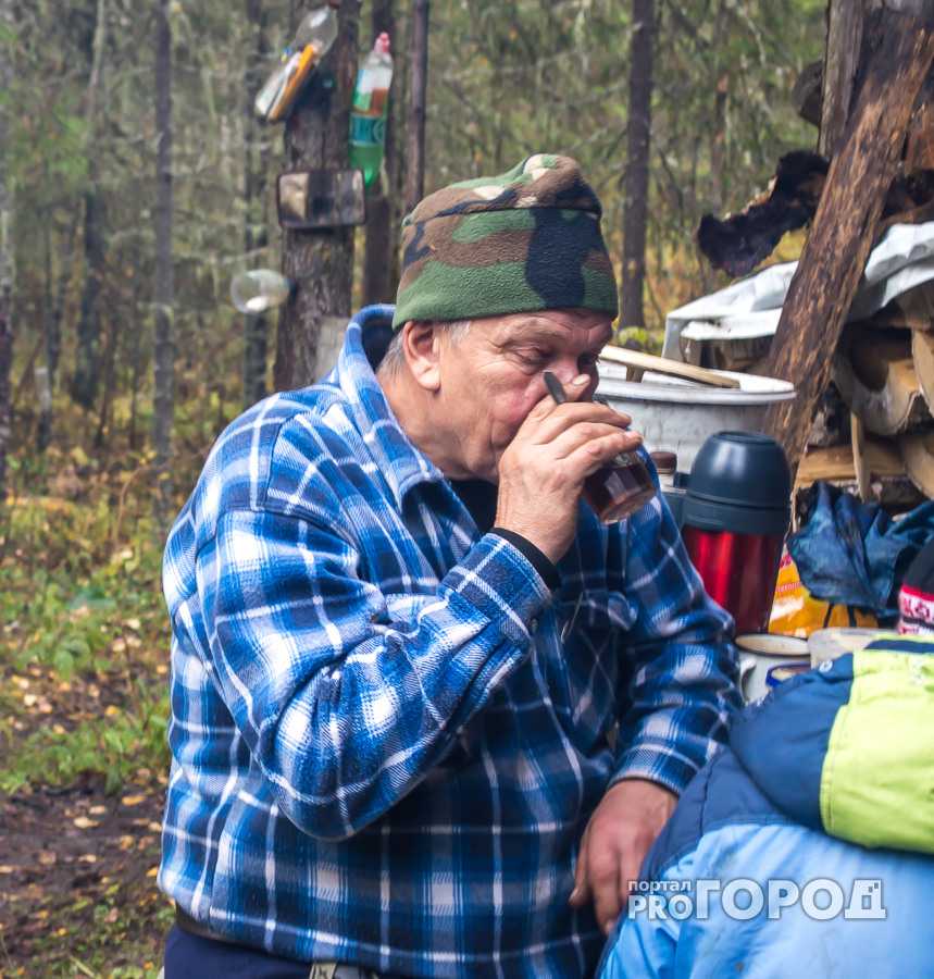 В лесу под Сыктывкаром больше 30 лет живет охотник-отшельник (фоторепортаж)