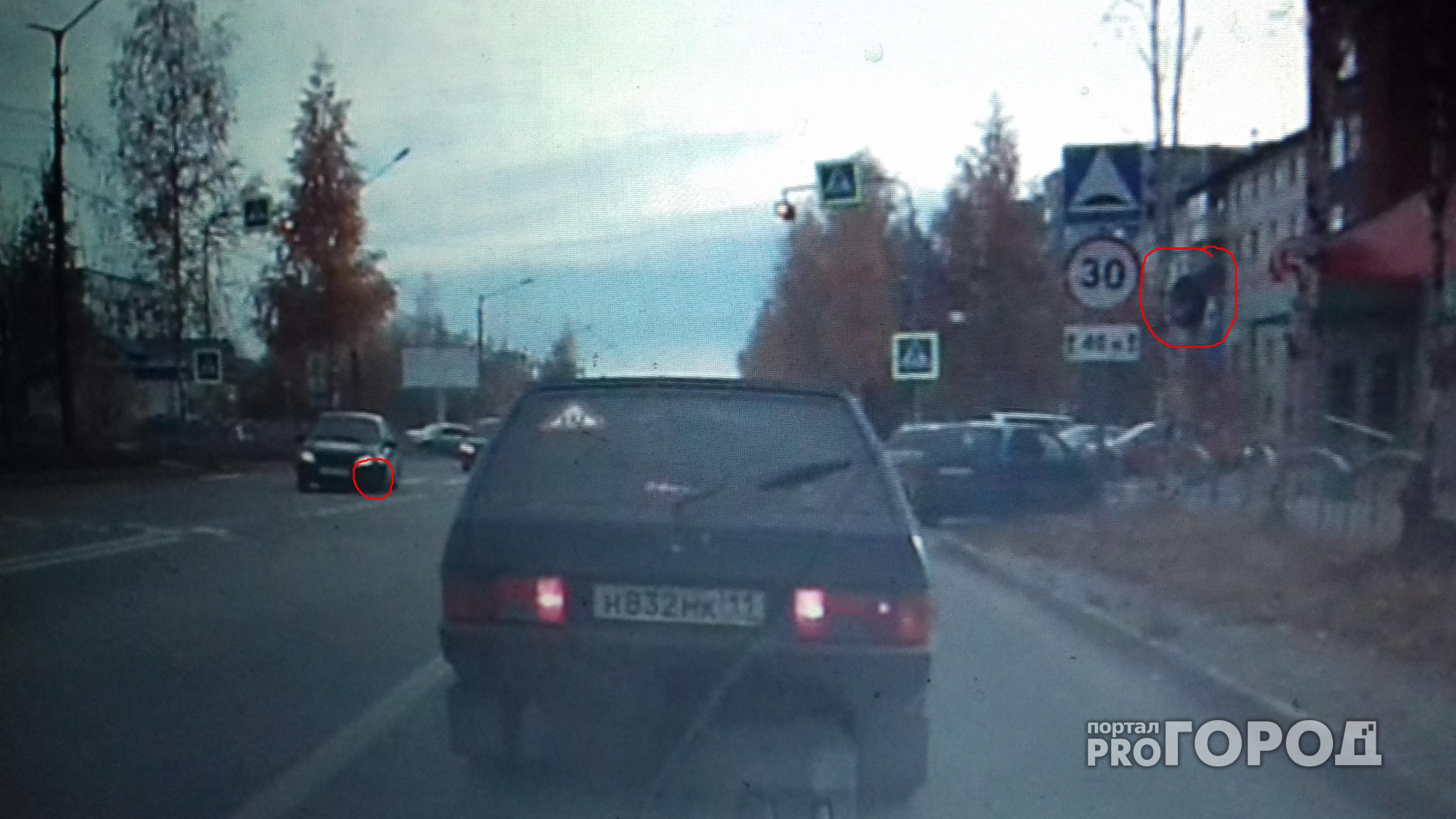 В Сыктывкаре такси потеряло колесо прямо на дороге (видео)