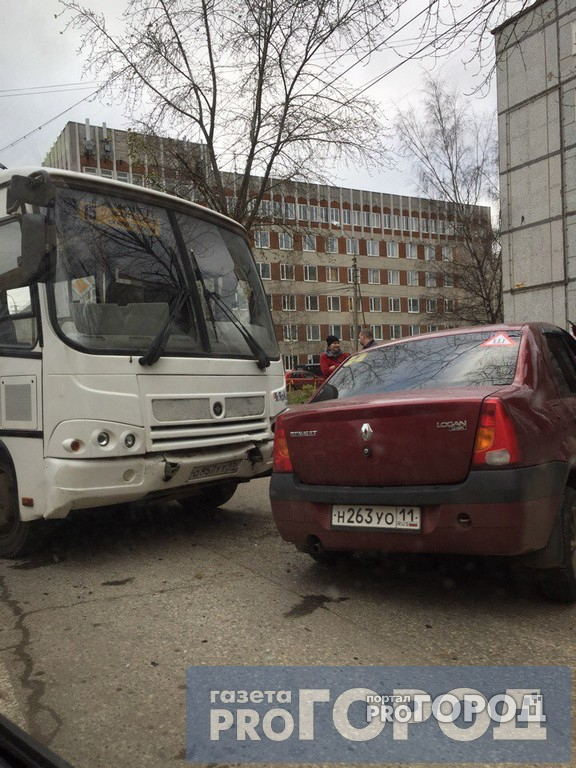 Появилось видео, как в Сыктывкаре в «час пик» автобус №15 смял иномарку