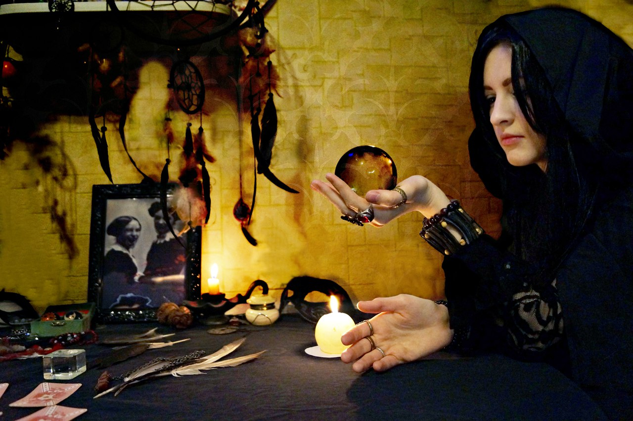 Гороскоп на 21 октября: Раки точно знают, чего хотят, а Скорпионы проявят себя хорошими стратегами