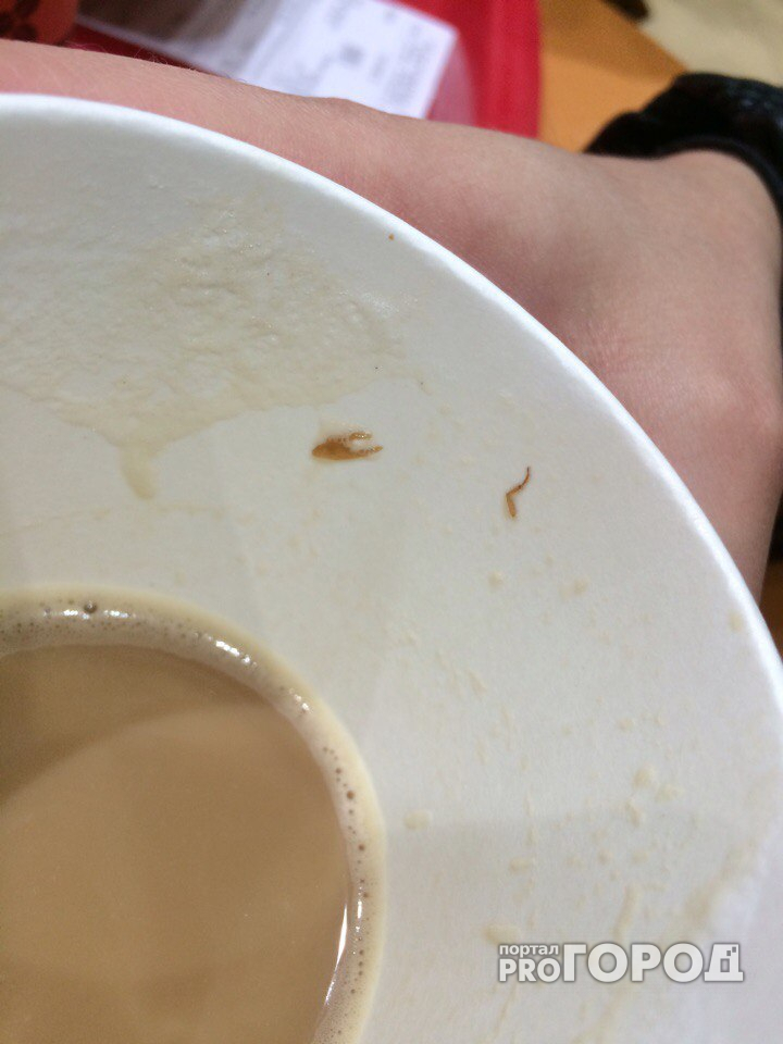 Сыктывкарец обнаружил тараканью лапку в выпитом наполовину кофе на вынос (фото)