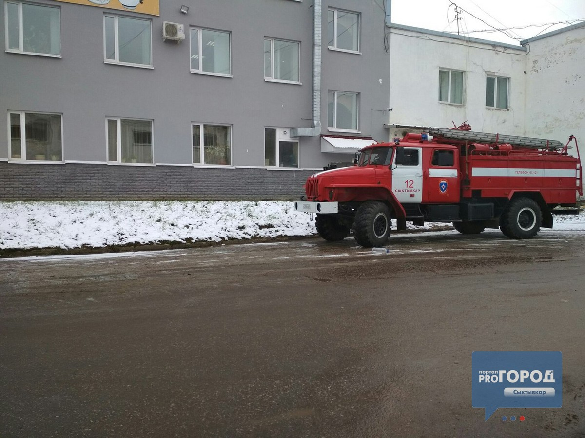 Появились подробности, почему экстренные службы оцепили торговый центр в  Сыктывкаре, 25 октября 2017