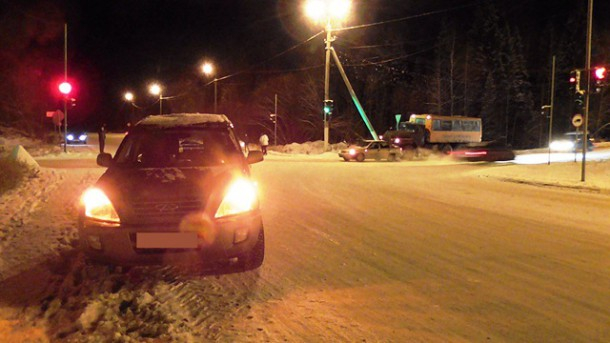 В Коми водитель «Урала» протаранил две легковых машины с девушками за рулем