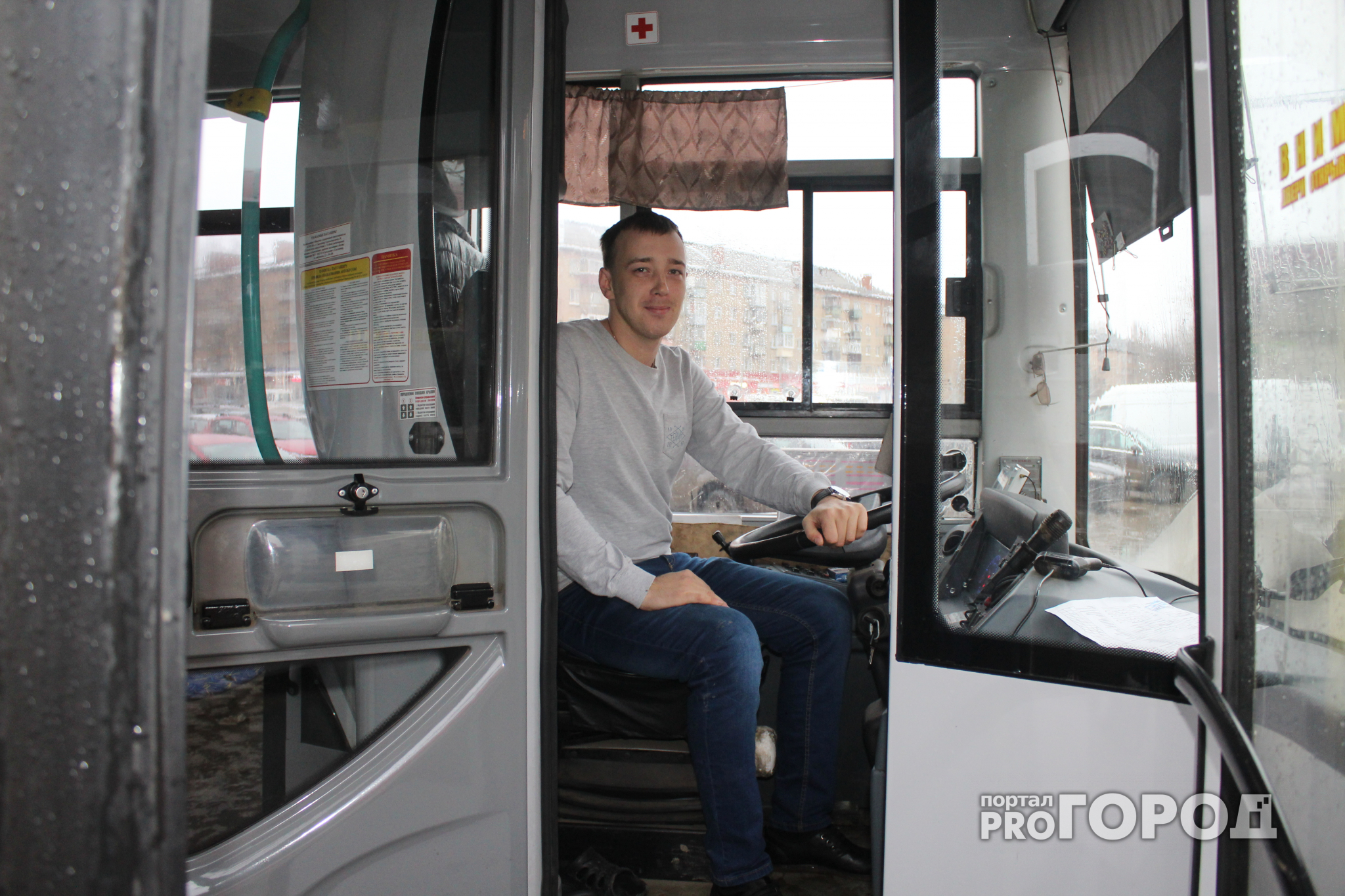 Лучший водитель автобуса в Сыктывкаре рассказал о своих пассажирах и дорожных войнах