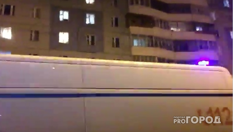 В Сыктывкаре из-за сообщения о взрывном устройстве оцепили жилой дом (видео)