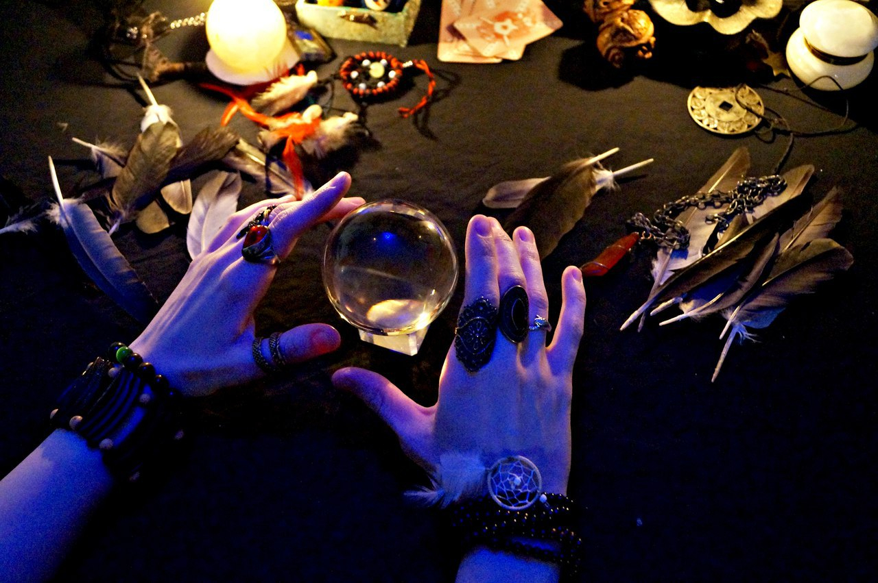 Гороскоп на 18 ноября: Овны могут открыть новую страницу жизни, а Девы хотят вершить великие дела