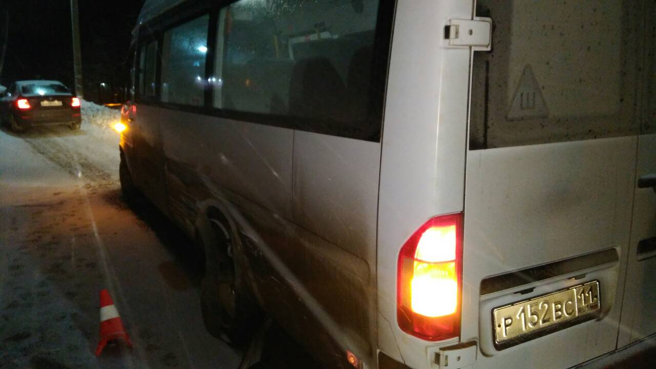В Сыктывкаре в «Долине смерти» у KIA на ходу лопнуло колесо, авто выкинуло навстречу автобусу