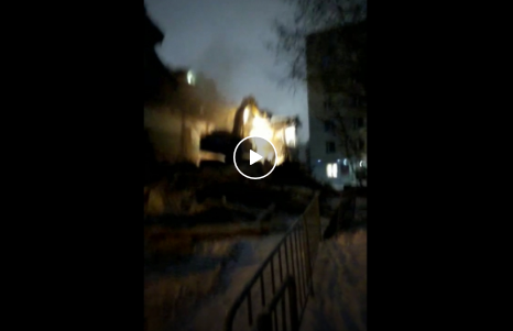 Сыктывкарец снял на видео разрушение дома, который был построен 80 лет назад