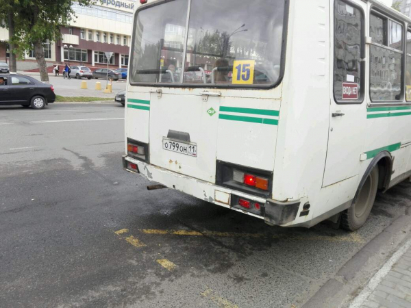 Сыктывкарцев шокировал насквозь проржавевший автобус местного перевозчика