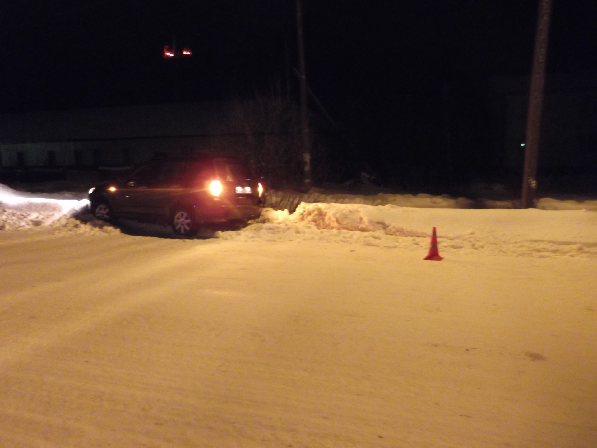 В Коми неопытный водитель на «Субару» сбил молодую мать с ребенком