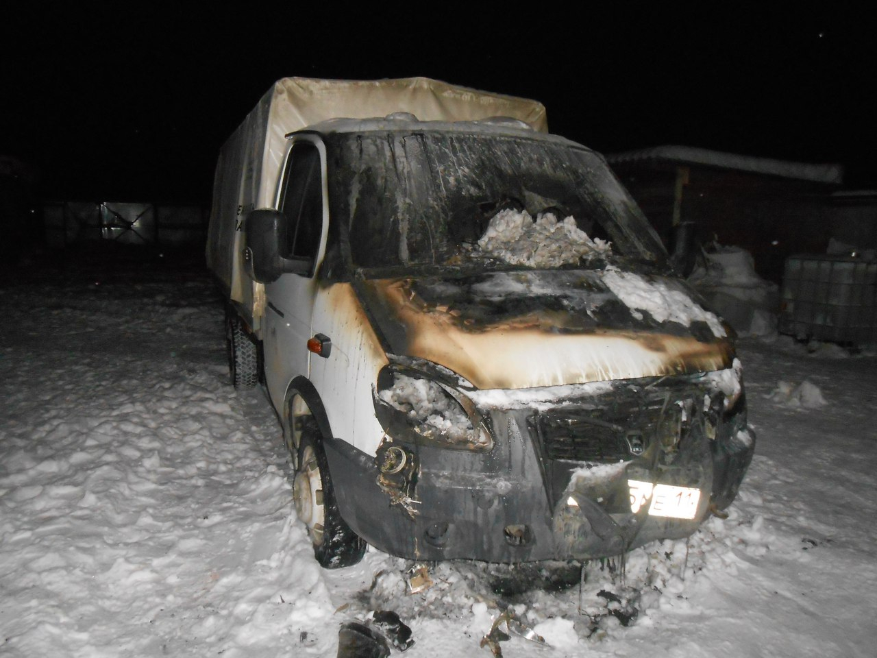 В Коми у службы защиты животных дотла сгорела жизненно необходимая «Газель» (фото)