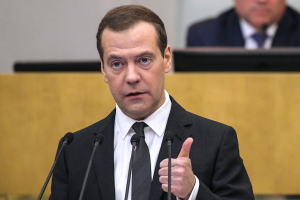 Медведев предупредил о «нелегком» 2018 годе