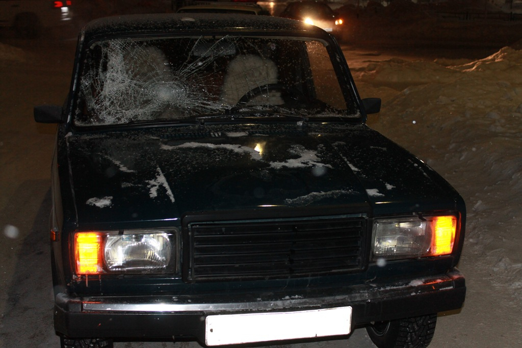 В Коми пешеход разбил собой лобовое стекло «семерки» (фото)