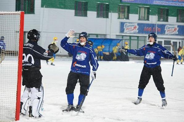 Сыктывкарский «Строитель» всухую разгромили на чемпионате России по хоккею с мячом