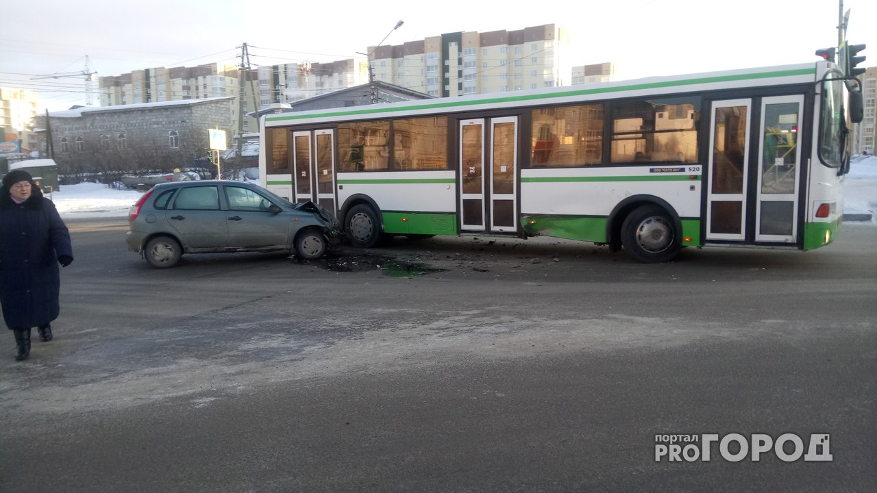 В Сыктывкаре возле церкви «Лада Калина» влетела в автобус (фото)