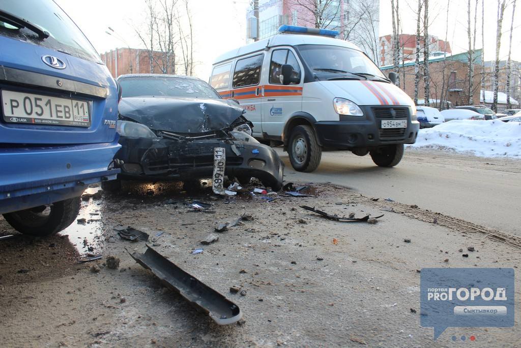 Появились подробности массового ДТП в центре Сыктывкара с участием пяти авто