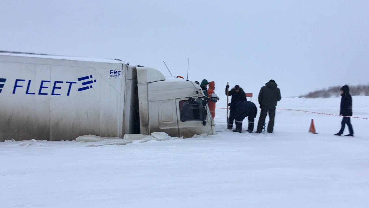 В Коми под лед ушел 40-тонный «МАЗ» (фото)