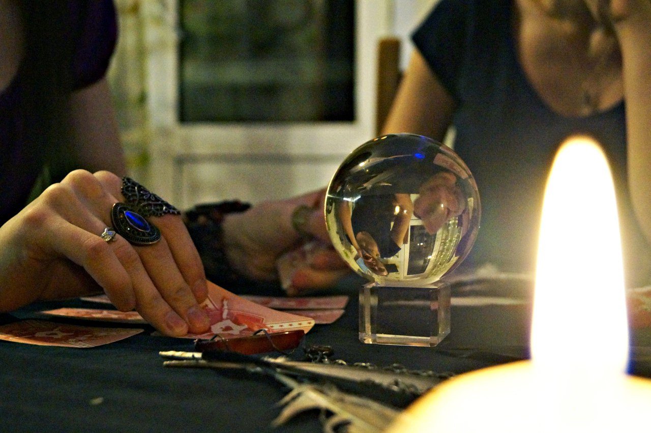 Гороскоп на 25 января: Тельцам лучше побыть одним, а Рыбам - избегать скоропалительных решений