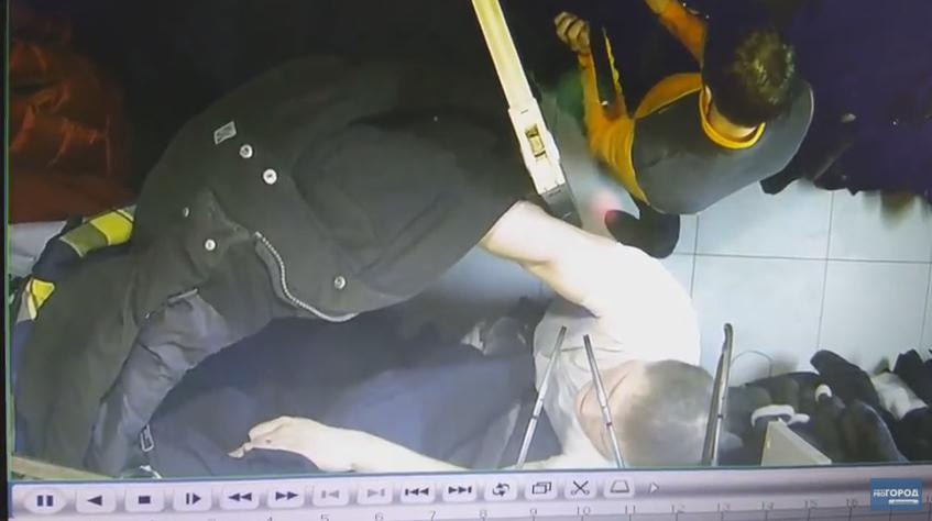 Камера видеонаблюдения засняла преступление в сыктывкарском баре Sky Bar