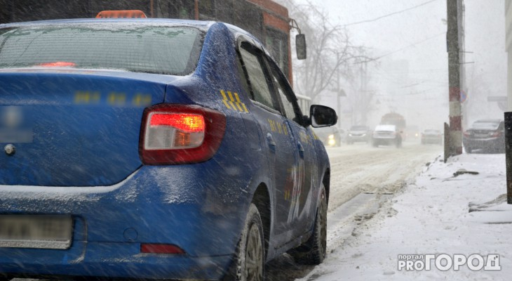 В Сыктывкаре таксист потребовал с пассажирки 50 рублей за музыку
