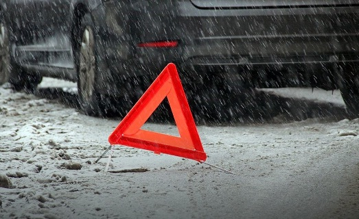 На трассе в Коми пьяный водитель иномарки протаранил «ВАЗ», пострадали шестеро