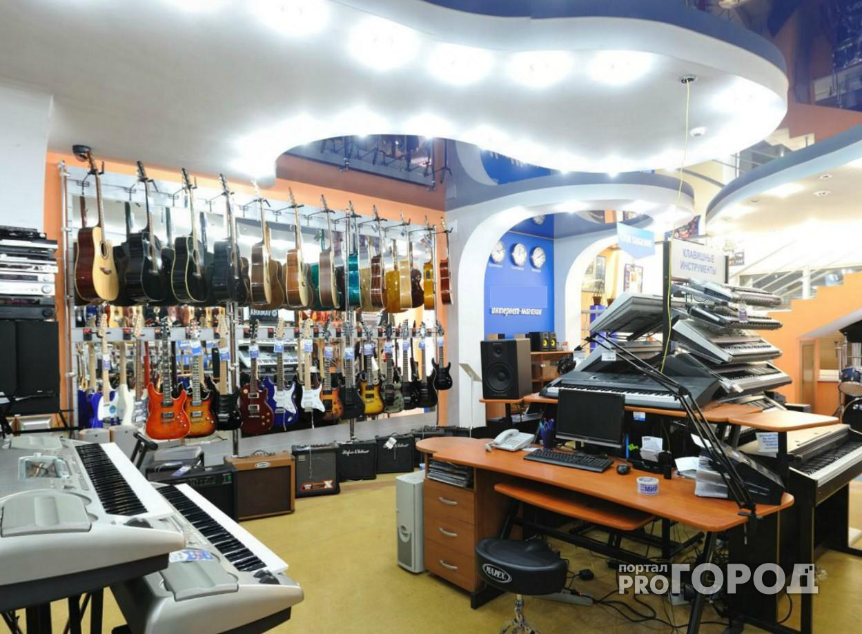 В Сыктывкаре все-таки закрывается легендарный магазин с крутящейся гитарой