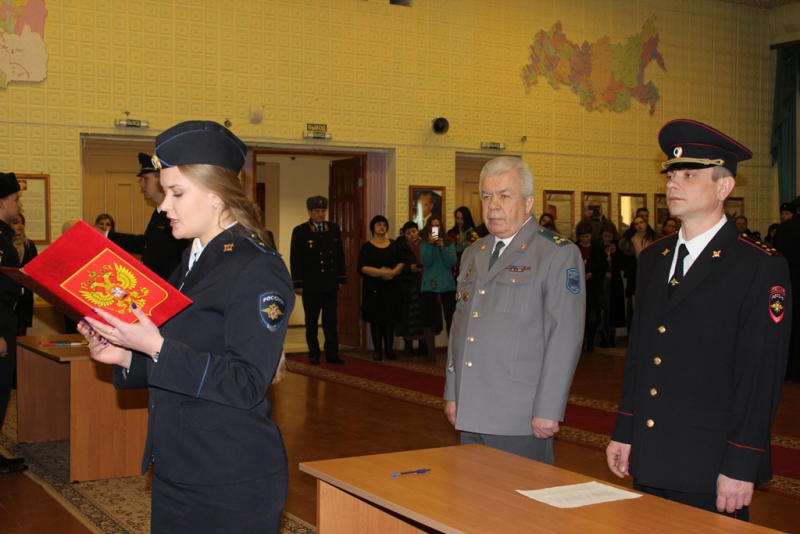 В Сыктывкаре больше 100 новобранцев полиции принесли клятву верности России