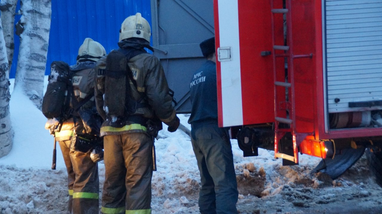 В Коми пожарных, которые спасли из огня пять человек, представили к награде
