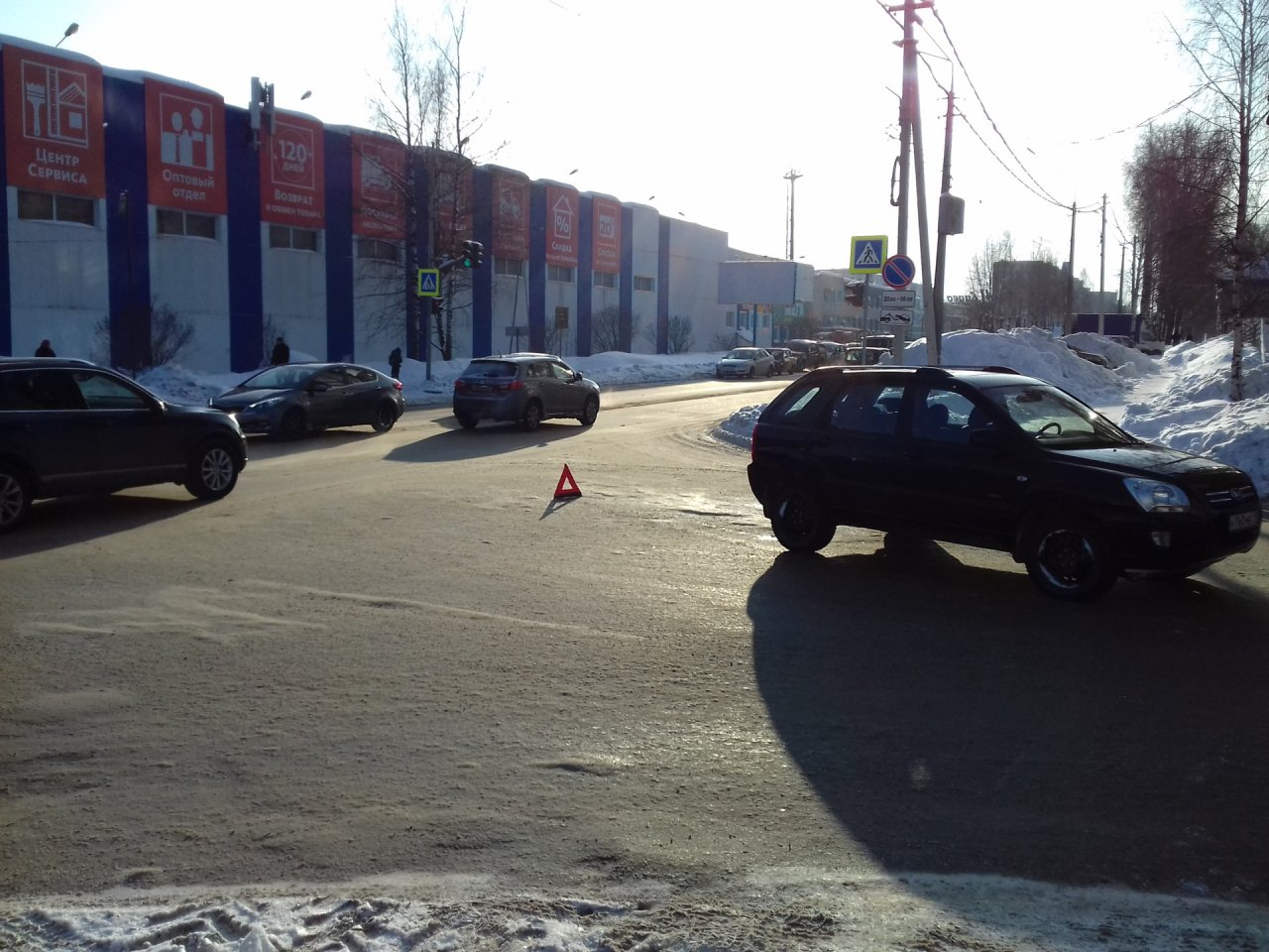 В Сыктывкаре 80-летний водитель на внедорожнике сбил 72-летнюю женщину (фото)