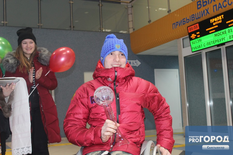 В Сыктывкаре фанаты встретили лыжника Ивана Голубкова, когда он прилетел с Чемпионата Мира (фото)