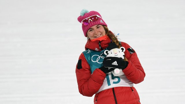 Крики и восхищение: ВИПы поздравляют лыжницу из Коми Юлию Белорукову с победой на Олимпиаде