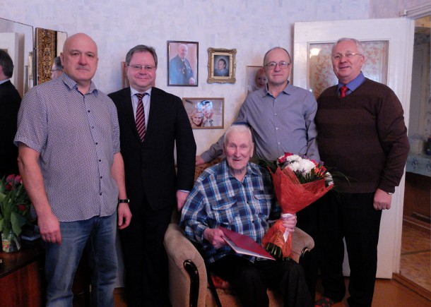 В Сыктывкаре от имени президента России поздравили ветерана Василия Буткина
