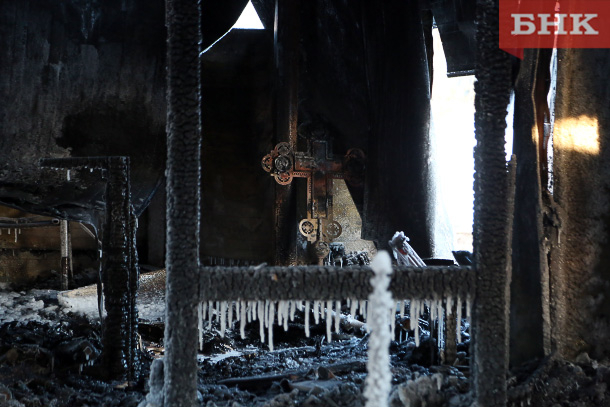 Жители Коми просят денег на восстановление сгоревшего храма Николая Чудотворца