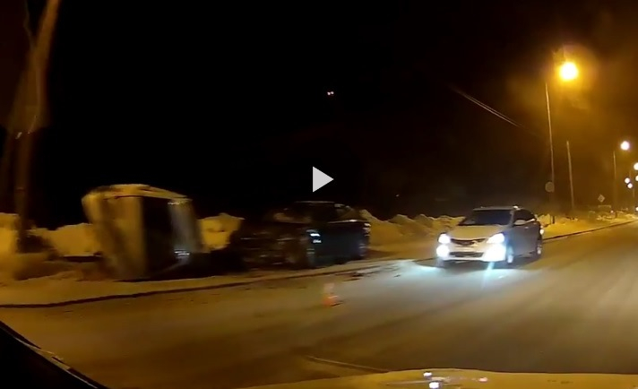 Появилось видео с ДТП в Сыктывкаре, в котором по вине пьяного водителя пострадали четыре человека