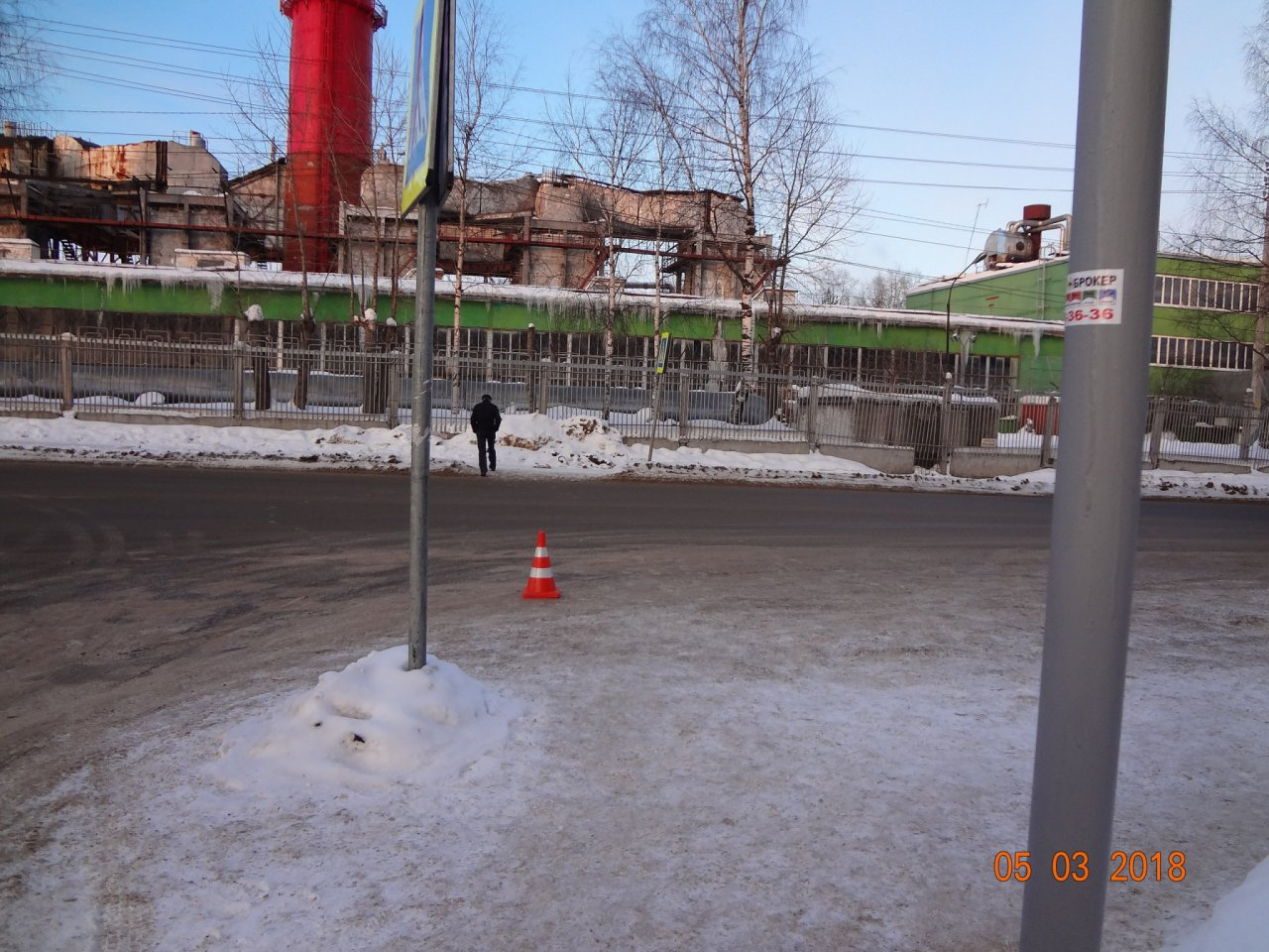 В Сыктывкаре у котельной водитель «Шевроле» сбил 18-летнюю девушку (фото)