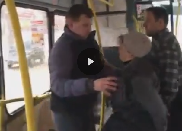 В Сыктывкаре утро 8 марта началось с драки в автобусе (видео)