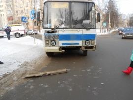 В Сыктывкаре в утренний час пик пожилой водитель протаранил пассажирский автобус (фото)