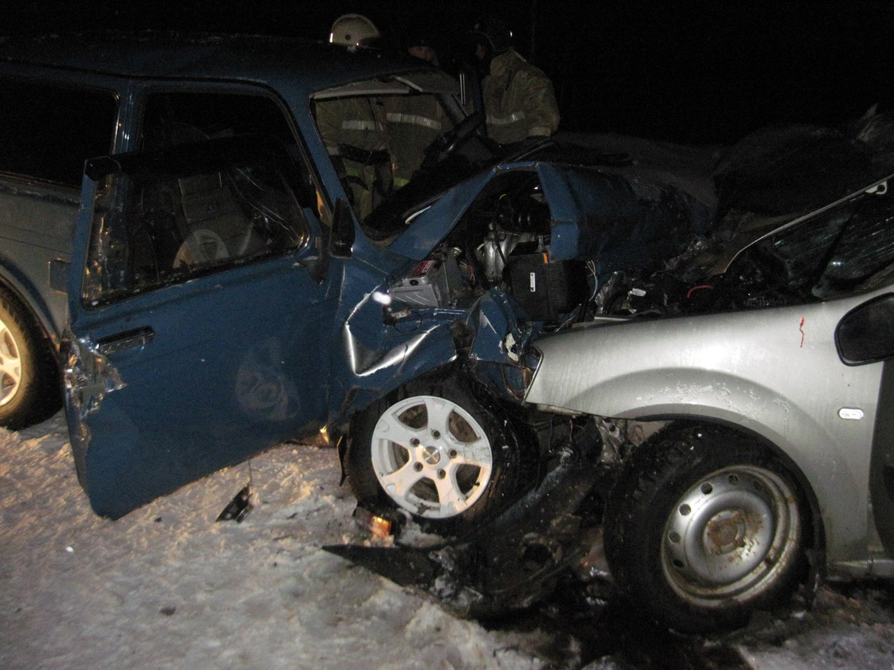 Появились фото смертельного ДТП в Коми, где по вине пожилого водителя погибли трое